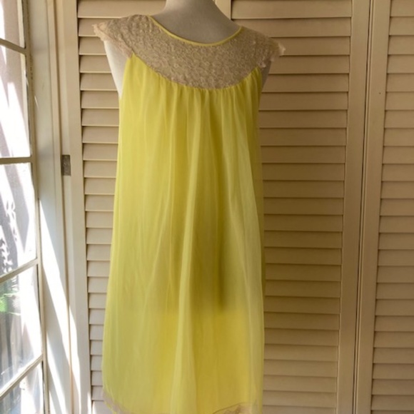Vintage Canary Yellow Waltz Length Peignoir Set - Picture 6 of 15